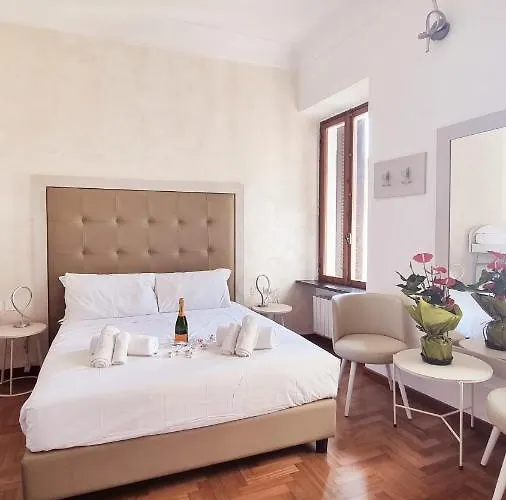 Romerooms Condotti Konukevi 4*