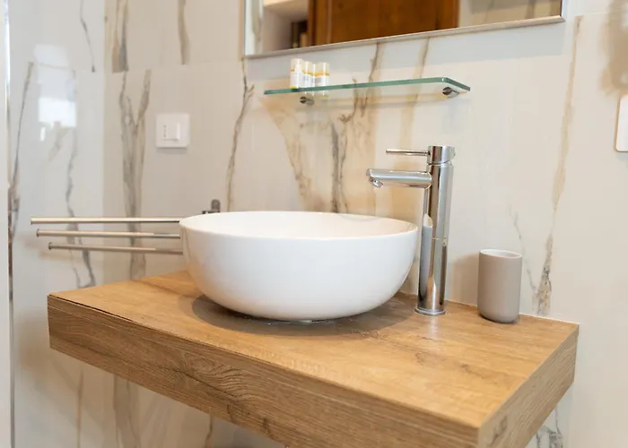 Romerooms Condotti Roma